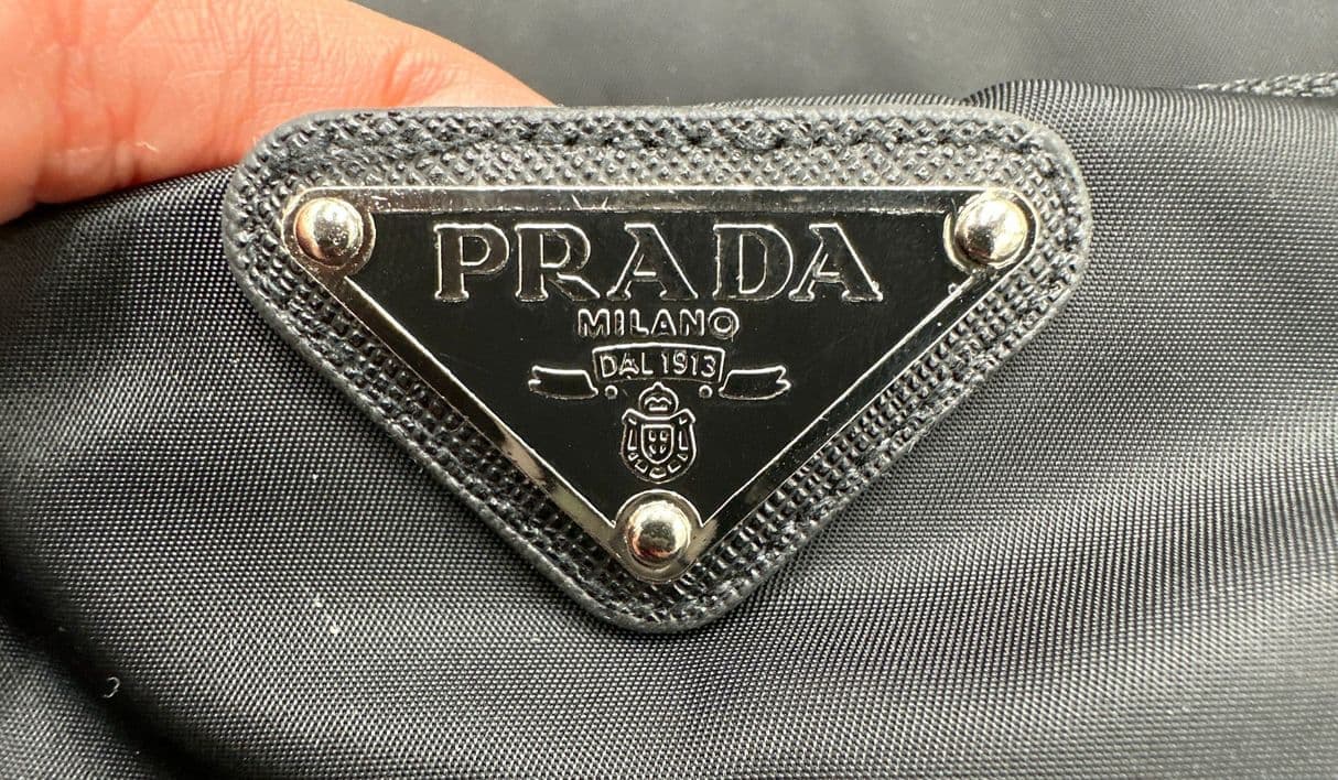 Значок Prada Triangle
